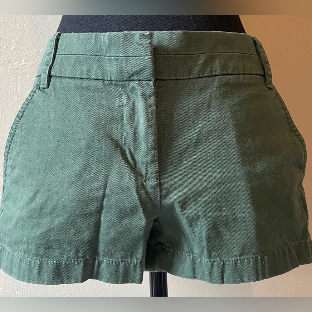 Classic High-Rise Women's Shorts in Olive Green